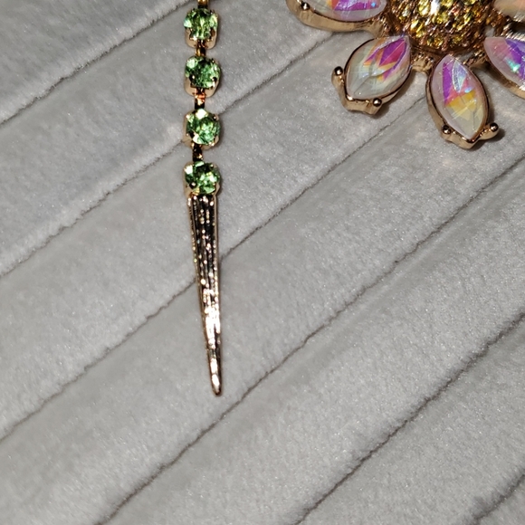 NWT Betsey Johnson Daisy Mismatched Earrings - Picture 8 of 13